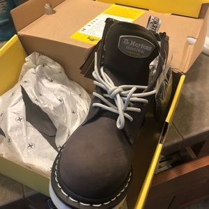 Dr. Martens Maple st. Industrial grey boots.